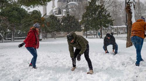Turcia: o bătaie cu bulgări de zăpadă face șapte răniți grav prin împușcare