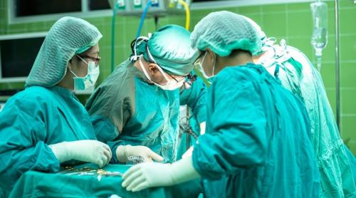 Primul transplant pulmonar post-pandemie, efectuat cu succes la spitalul Sfânta Maria din București