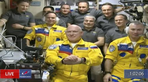 Cosmonauții ruși au fost „șocați” de reacția la costumele galbene, spune astronautul NASA Mark Vande Hei