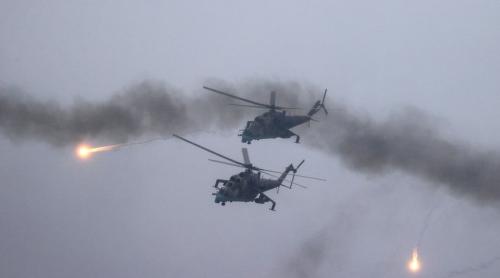 Moscova spune ca a doborât două elicoptere care veneau să evacueze liderii batalioanelor naționaliste Azov din Mariupol