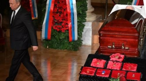 Putin a participat la înmormântarea naționalistului Jirinovski 