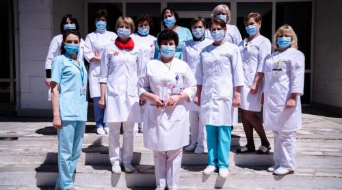 Îmbătrânirea populației și bolile românilor, o bombă socială. România are nevoie urgentă de 50.000 de asistenți medicali