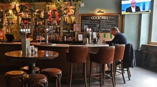 Două treimi dintre restaurantele de top din Marea Britanie sunt în deficit după Brexit, Covid și inflație