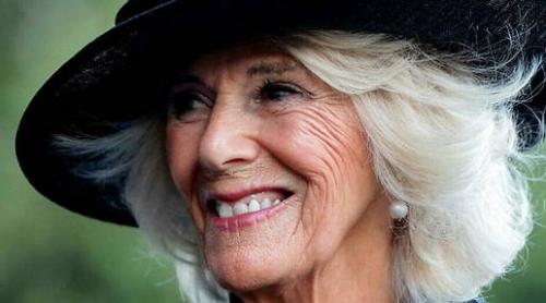 Omagiu emoționant al Reginei consoartă Camilla către Elisabeta a II-a: o „femeie singură” într-o lume condusă de bărbați