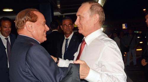 Silvio Berlusconi spune că a făcut schimb de cadouri și „scrisori dulci” cu Vladimir Putin 