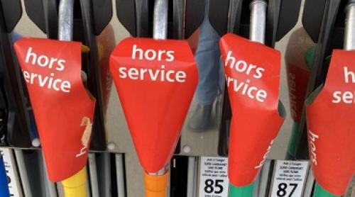 Televiziunea rusă ironizează cozile de la benzinăriile din Franța: "Gaze, petrol și lacrimile Uniunii Europene"
