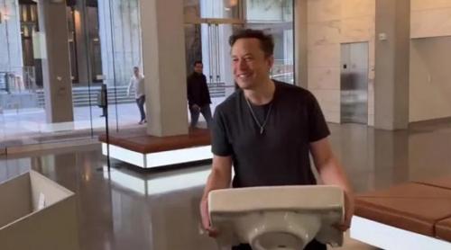 „Pasărea a fost eliberată”: Elon Musk a preluat controlul Twitter și a concediat directorii