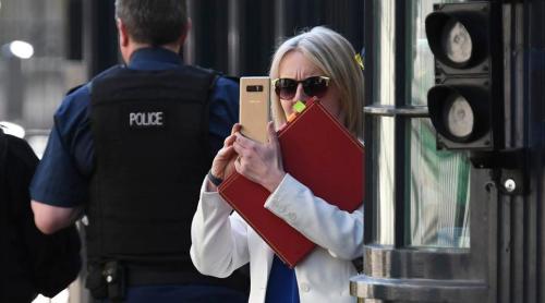 Telefonul lui Liz Truss a fost piratat de ruși timp de un an, parlamentarii britanici cer o anchetă