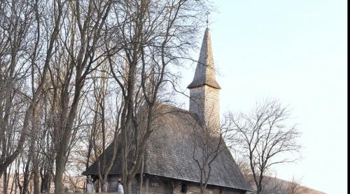 Biserica de lemn din Calna, veche de peste 300 de ani, a fost restaurată și resfințită