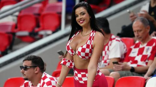 Ivana Knoll, suportera croată care a uimit Qatarul: decolteu amețitor și fustă mini pe stadion