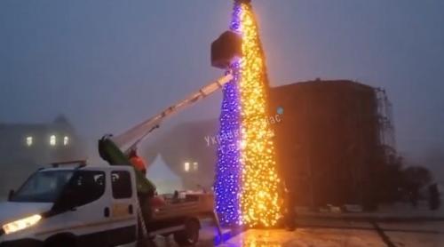 Pomul de Crăciun s-a aprins la Kiev: "Nu îl putem lăsa pe Putin să ne fure Crăciunul”