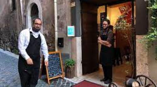 Restaurantul deținut de doi români stabiliți în Italia oferă prânzul de Crăciun gratuit persoanelor bătrâne și singure