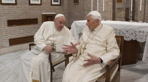 Papa Francisc cere rugăciuni pentru fostul papă Benedict al XVI-lea, grav bolnav
