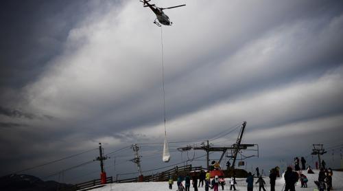 Elveția: Zboruri cu elicopterul pentru a aduce zăpadă pe o pistă de ski... dar degeaba