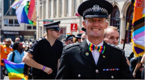 ”Woke” nonsens: Cât a cheltuit poliția din Marea Britanie pentru propaganda comunității LGBTQ+