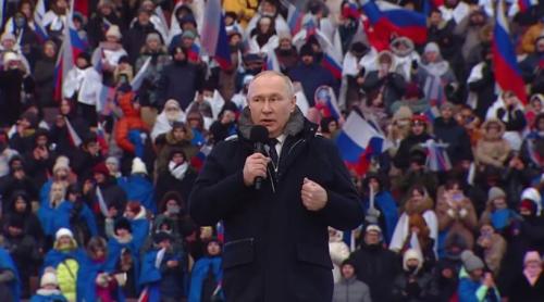 La -15°C, Vladimir Putin aplaudat pe un stadion din Moscova în timpul „marelui concert patriotic”