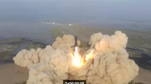 Cea mai mare rachetă din lume de la SpaceX a explodat în aer dar decolarea ei este totuși un mare succes