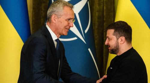 „Este timpul” ca NATO să invite Ucraina în rândurile sale, îi spune Zelensky lui Stoltenberg