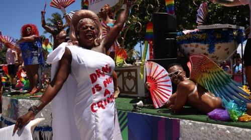 O organizație LGBT din Florida a anulat Parada Mândriei după ce legea a interzis participarea copiilor
