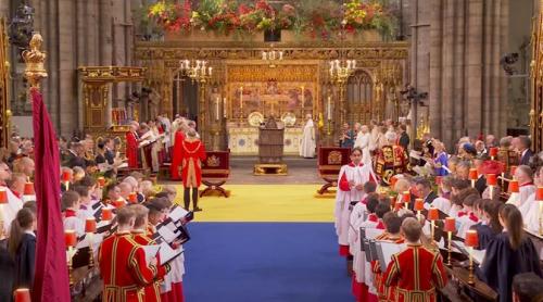 Încoronarea lui Charles: covorul din Westminster Abbey seamănă cu steagul ucrainean dintr-o „fericită coincidență”