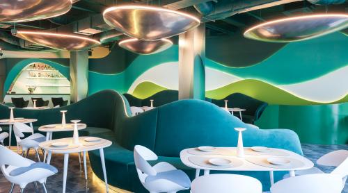 Atenție, gurmanzi rafinați! Restaurantul Raionul de Pește se redeschide cu un nou concept de desing interior