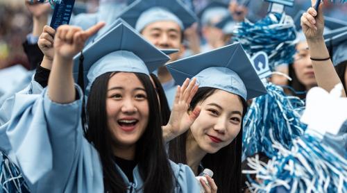 China are o problemă de șomaj în rândul tinerilor deoarece absolvenții de facultate caută locuri de muncă care nu există