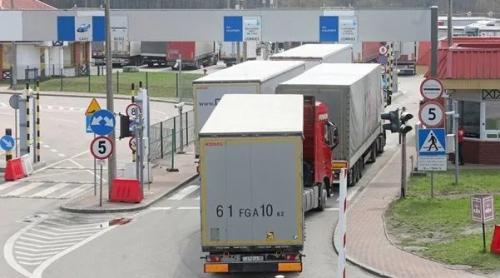 Polonia își închide granița pentru camioanele din Belarus și Rusia