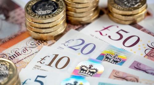 Bani fără muncă: Marea Britanie testează venitul universal necondiționat de 1.600 de lire pe luna