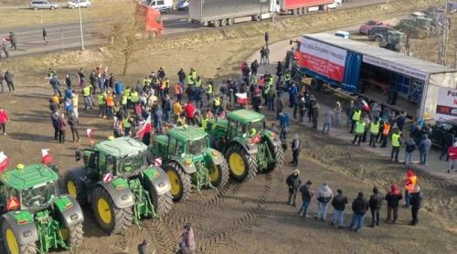 Fermierii polonezi închid frontierele pentru camioanele ucrainene