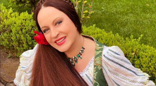 La mulți ani, Maria Dragomiroiu! Marea voce a muzicii populare românești