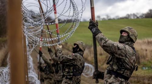 Polonia plănuiește să trimită până la 10.000 de soldați la granița cu Belarus "pentru a speria agresorul"