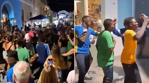 În Lampedusa locuitori si turiști dansează cu migranții pe stradă 