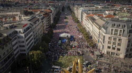  Mii de cehi au protestat la Praga împotriva guvernului si a sprijinului țării pentru Ucraina