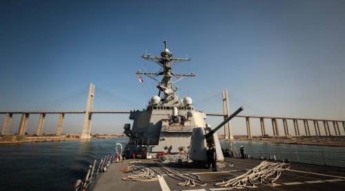O navă de război americană interceptează mai multe rachete lansate din Yemen către Israel