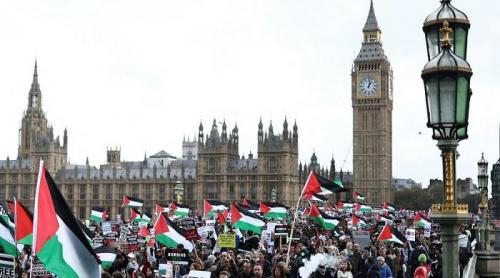 Manifestație pro-Palestina la Londra: cântecul controversat „De la râu la mare” s-a auzit în timp ce mii de oameni s-au alăturat demonstranților
