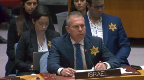 Delegația israeliană la ONU poartă Steaua lui David galbenă pe piept