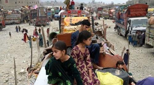 Pakistanul expulzează aproape două milioane de afgani
