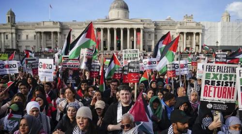 Mii de oameni au manifestat la Berlin și Düsseldorf în solidaritate cu palestinienii din Gaza