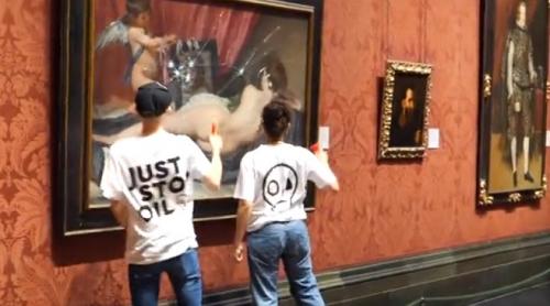 Londra: doi protestatari ecologiști au spart cu ciocanul sticla de protecție a unui tablou de Velazquez din Galeria Națională (video)