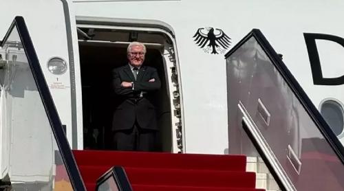 Președintele german Steinmeier a așteptat o jumătate de oră la ușa avionului său înainte de a fi primit în Qatar