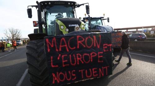„Macron și Europa ne omoară”: Fermierii luptă împotriva măsurilor „verzi” 