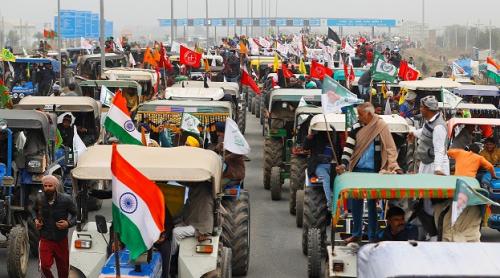 Protestele fermierilor ajung în India: 25.000 de tractoare se adună la intrarea în New Delhi 