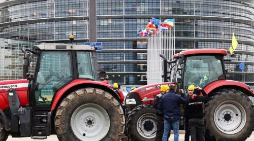 Sute de tractoare se adună din nou la Bruxelles pentru a paraliza Cartierul European