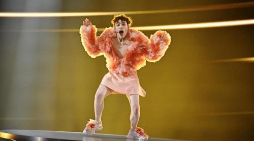Reprezentatul non-binar al Elveției a câștigat Eurovision cu un cântec despre a nu se simți nici bărbat, nici femeie. Publicul a votat masiv pentru Croația si Israel
