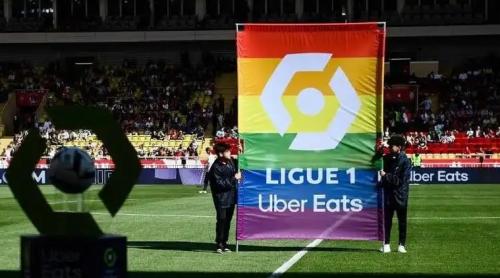 Doi fotbaliști sunt amenințați cu sancțiuni pentru că au refuzat să poarte ecusonul LGBTQ împotriva homofobiei