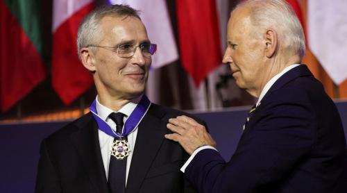 Biden glumește cu Stoltenberg, la summit-ul NATO: ”I realized I was f...g your wife!” - video