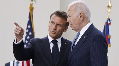 "Cu toții facem gafe uneori”: Macron îl apără pe Biden