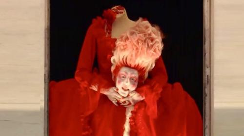 JO Paris 2024: o Marie-Antoinette decapitată cântând „o să fie bine” dezbină rețelele sociale