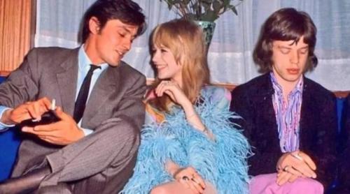 Alain Delon, Marianne Faithfull și Mick Jagger: povestea din spatele acestei fotografii virale