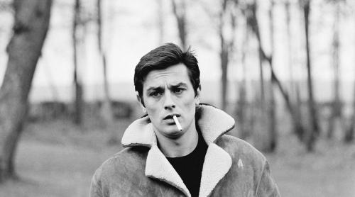 Alain Delon: fanii actorului îi aduc un omagiu cântând Paroles Paroles